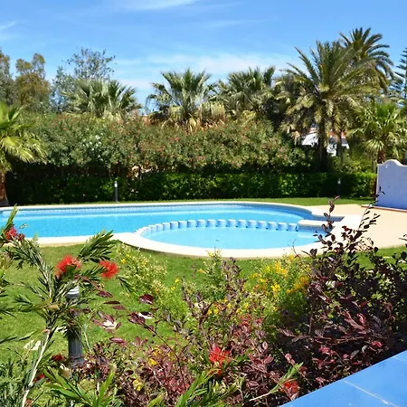 Olas Pili Locdenia דירה